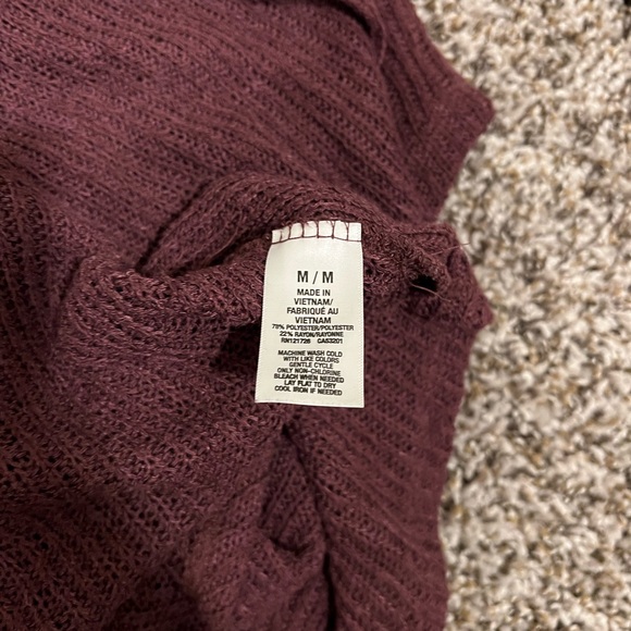 Aeropostale Women’s Cross Back Maroon Sweater - Picture 5 of 5